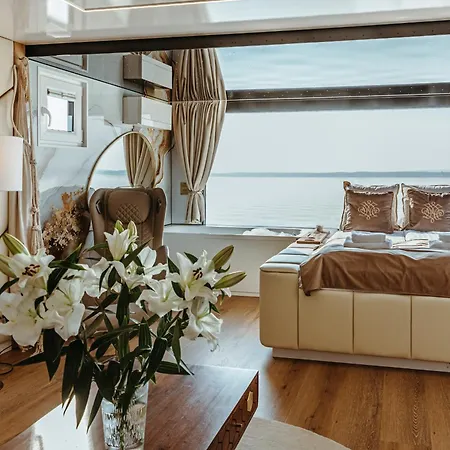Grand Ht Houseboats - Na Wodzie - Sauna, Jacuzzi, Kominek Mielno