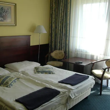 Chrobry 3*