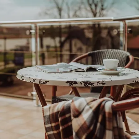 Dworek Morski & Wellness Bed & Breakfast *